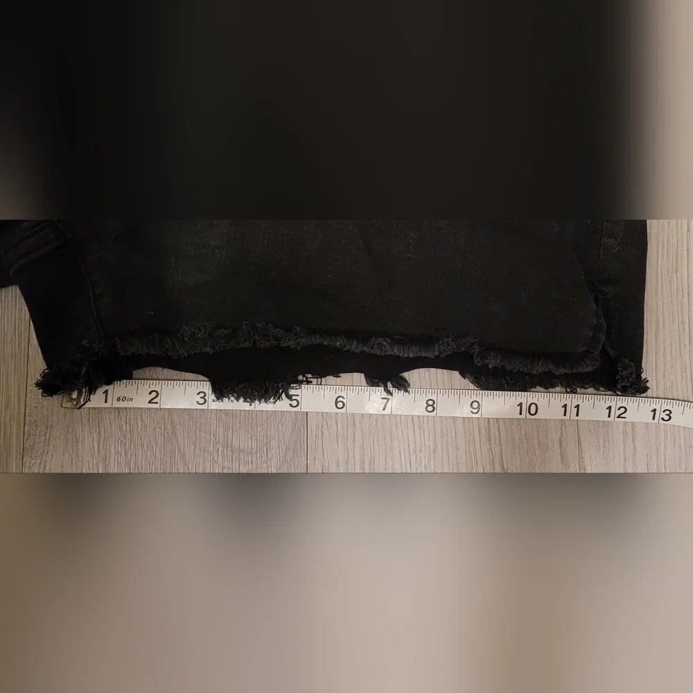 Time & Tru, frayed booty jean shorts, black, Size 16, High Rise - Picture 9 of 11